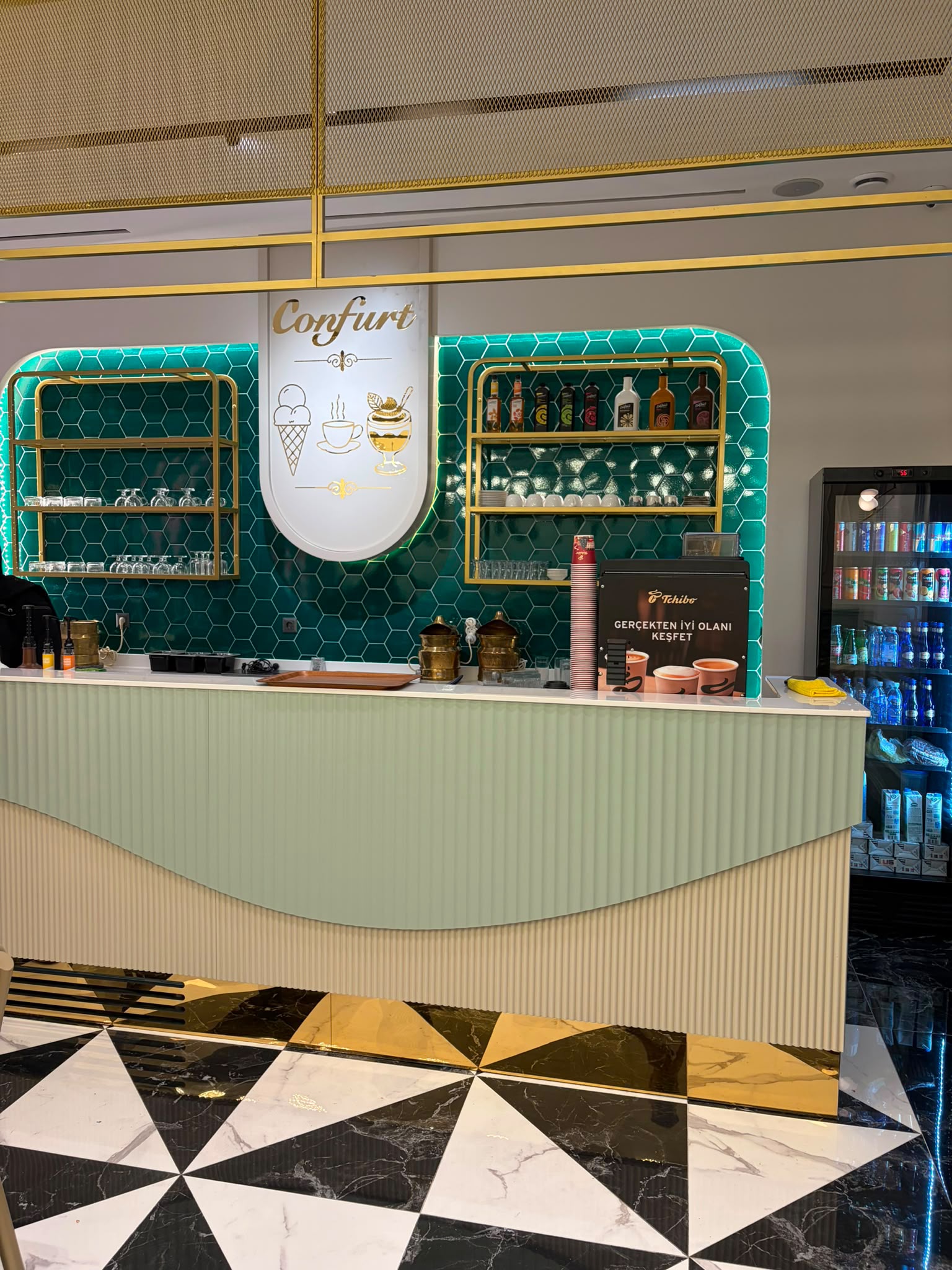 Confurt Dondurma Mağazası — görsel 3 Confurt Dondurma Mağazası — Kayseri Ofis mobilyası, görsel 3 — Akkök Mobilya